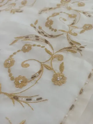 Manteletas antiguas de muselina bordadas