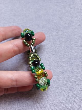 Pulsera de cuentas verde y amarillo