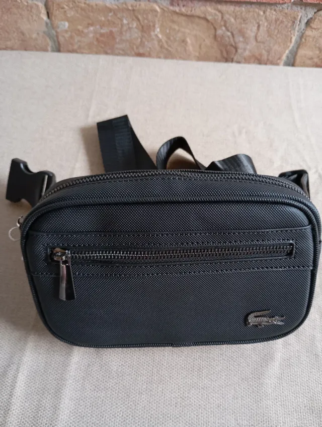 Riñonera  Negra impermeable.