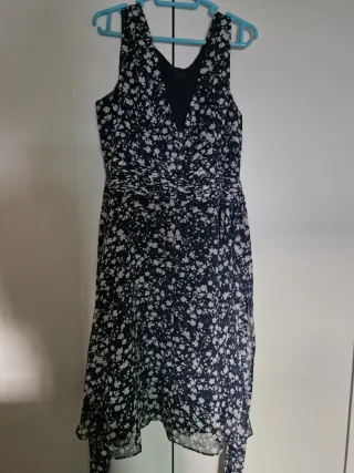Vestido floral negro y blanco