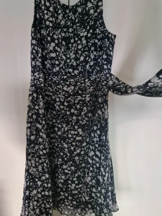 Vestido floral negro y blanco