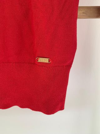 Jersey Guess Rojo con Cadena