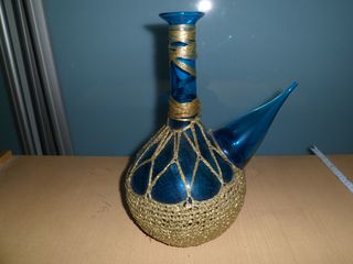 Porrón cristal azul con mimbre