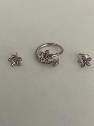 Conjunto Anillo y Pendientes Flor