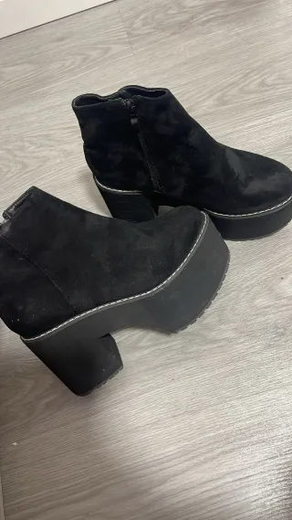 Botines negros con tacón 