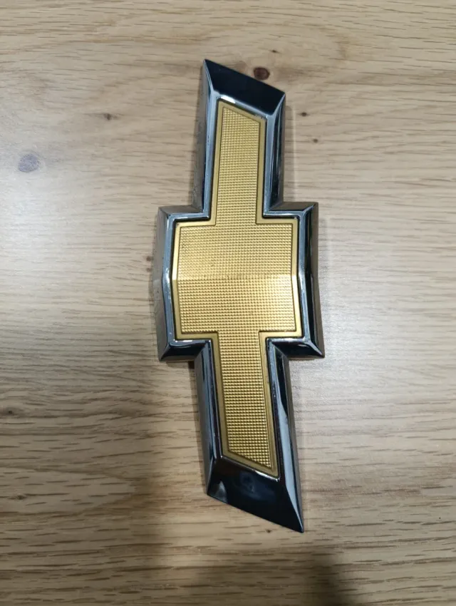 Anagrama Logo Chevrolet Dorado y Cromado