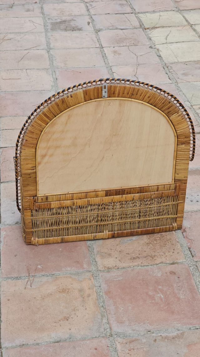 Tavolo da toeletta in rattan con specchio