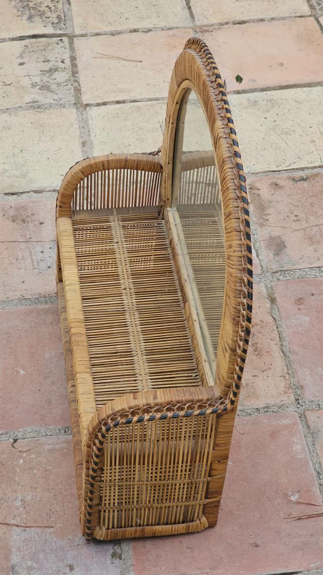 Tavolo da toeletta in rattan con specchio