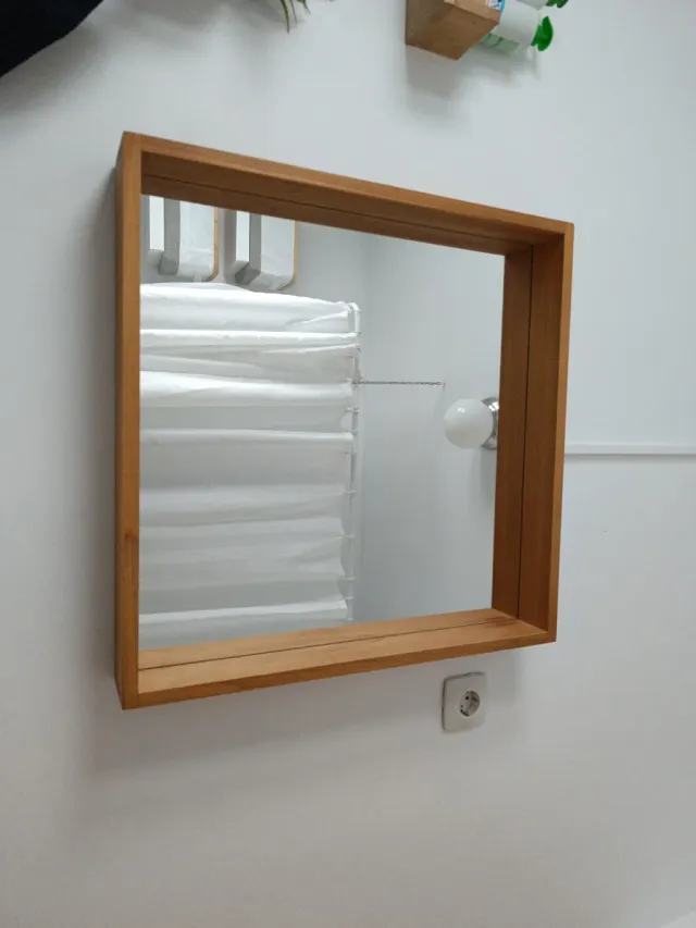 Espejo de madera para baño