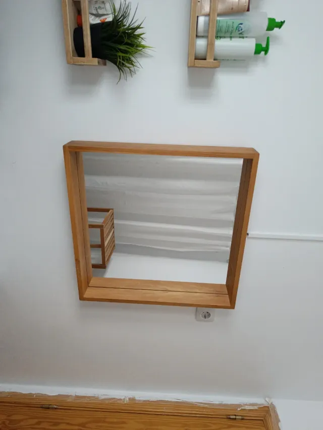Espejo de madera para baño