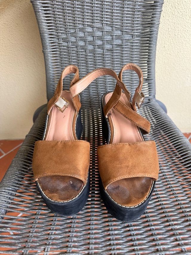 Sandalia plataforma camel