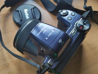 Kodak Pixpro AZ528 + Tarjeta SD 32GB y Funda