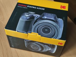 Kodak Pixpro AZ528 + Tarjeta SD 32GB y Funda