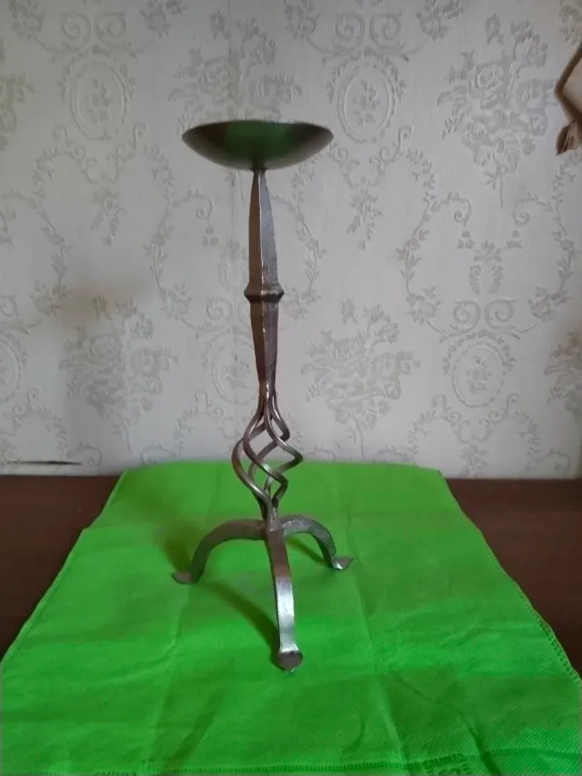 Candelabro de metal diseño moderno