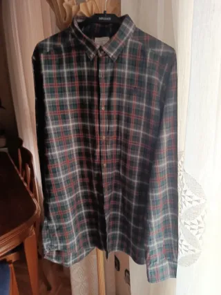 Camisa de cuadros verde y roja