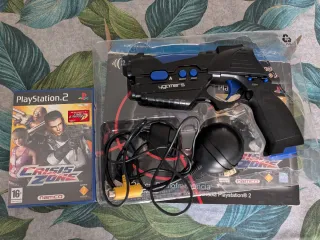 Pistola 4Gamers Radiofrecuencia PS2 + Crisis Zone