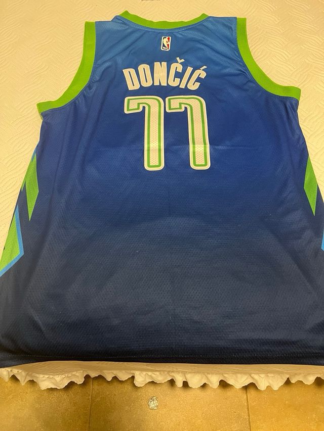 Camiseta Dallas Mavericks 77