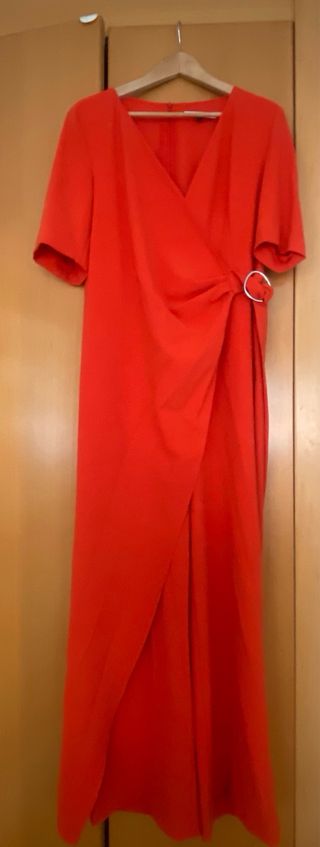 Mono rojo con detalle de anilla