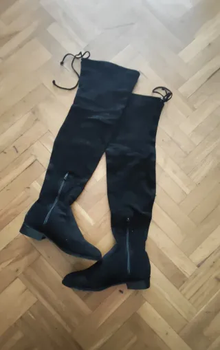 Botas altas negras planas