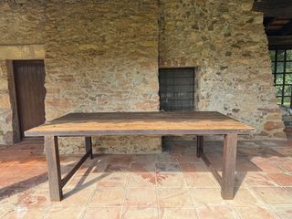 Mesa de madera y hierro