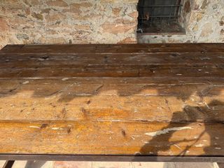 Mesa de madera y hierro