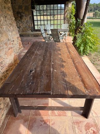 Mesa de madera y hierro