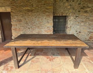 Mesa de madera y hierro