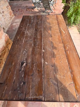 Mesa de madera y hierro