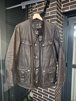 Barbour Internacional Negra