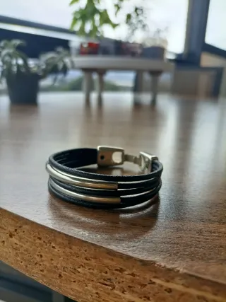 Pulsera de cuero y alpaca de mujer