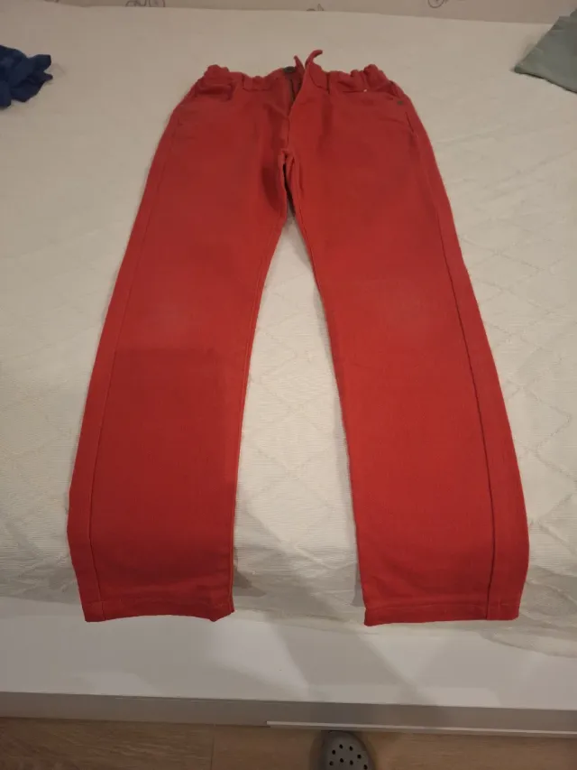 Pantalón vaquero rojo niño