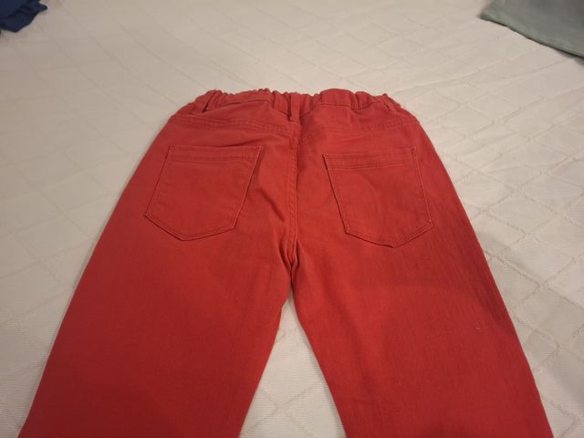 Pantalón vaquero rojo niño