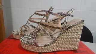 Sandalias cuña Maria Mare.
Completamente nuevas.
