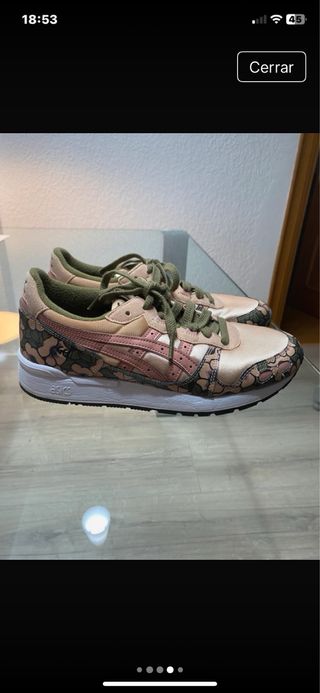 Zapatillas deportivas Asics rosas y verdes