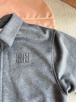 Chaqueta Miu Miu Gris + Accesorios