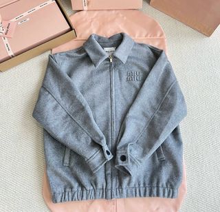 Chaqueta Miu Miu Gris + Accesorios