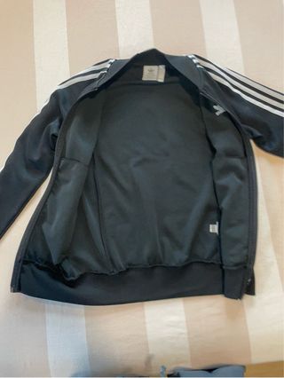 Chaqueta Adidas negra cremallera