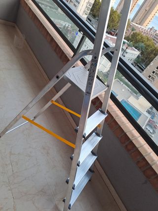 Escalera doméstica 5 peldaños