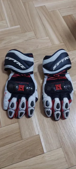 Mono de moto SPYKE talla 52
Mono de moto Dainese52