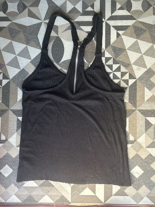 Blusa negra con cremallera talla M