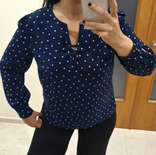 Blusa azul de lunares manga larga
