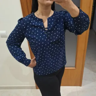 Blusa azul de lunares manga larga