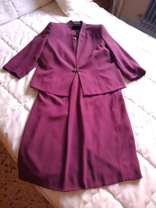 Conjunto vestido y chaqueta morado