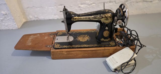 Máquina de coser Singer antigua