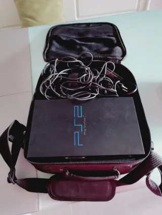 Consola PlayStation 2 con funda y juegos