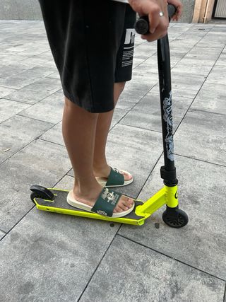 Patinete color verde neón