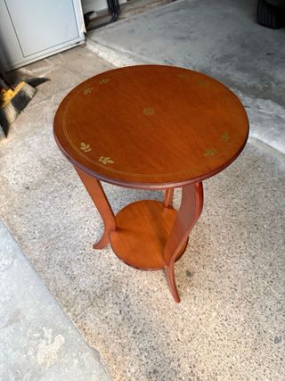 Mesa auxiliar de madera