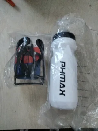 Porta bidón y bidón blanco 750ml