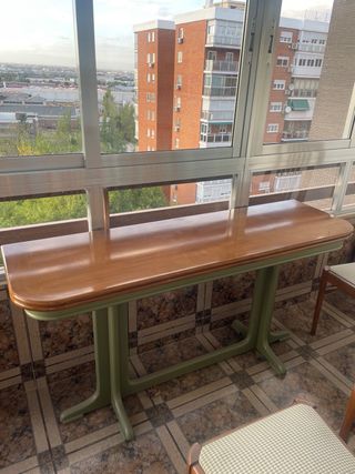 Mesa de comedor de madera
