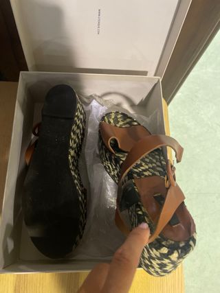 Sandalias de cuña piel marrón y multicolor 